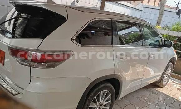 Sayi Na hannu Toyota Highlander White Mota in Douala a Ƙasar Kamaru Sayi Na hannu Toyota Highlander White Mota in Douala a Ƙasar Kamaru