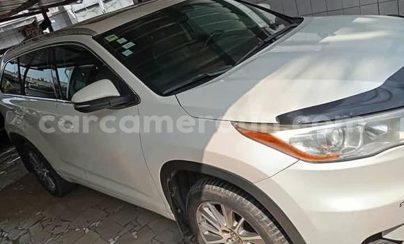 Acheter Occasion Voiture Toyota Highlander Blanc à Douala, Littoral Cameroon Acheter Occasion Voiture Toyota Highlander Blanc à Douala, Littoral Cameroon