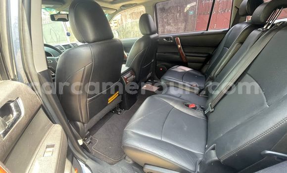 Sayi Na hannu Toyota Highlander Sauran Mota in Douala a Ƙasar Kamaru Sayi Na hannu Toyota Highlander Sauran Mota in Douala a Ƙasar Kamaru