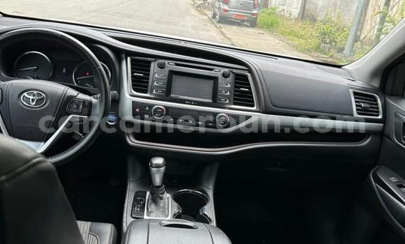 Sayi Na hannu Toyota Highlander White Mota in Douala a Ƙasar Kamaru Sayi Na hannu Toyota Highlander White Mota in Douala a Ƙasar Kamaru