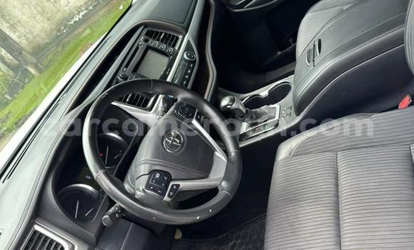 Sayi Na hannu Toyota Highlander White Mota in Douala a Ƙasar Kamaru Sayi Na hannu Toyota Highlander White Mota in Douala a Ƙasar Kamaru