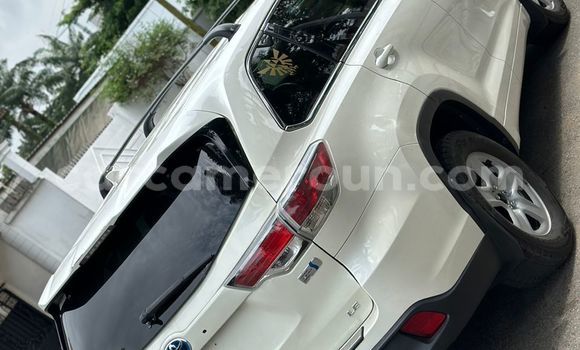 Sayi Na hannu Toyota Highlander White Mota in Douala a Ƙasar Kamaru Sayi Na hannu Toyota Highlander White Mota in Douala a Ƙasar Kamaru