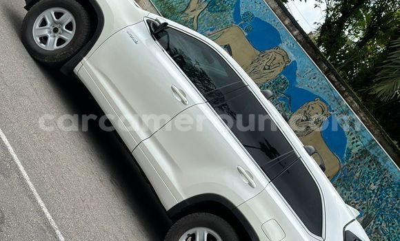 Sayi Na hannu Toyota Highlander White Mota in Douala a Ƙasar Kamaru Sayi Na hannu Toyota Highlander White Mota in Douala a Ƙasar Kamaru