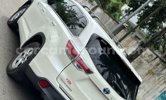 Sayi Na hannu Toyota Highlander White Mota in Douala a Ƙasar Kamaru Sayi Na hannu Toyota Highlander White Mota in Douala a Ƙasar Kamaru