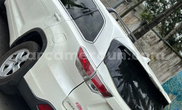 Sayi Na hannu Toyota Highlander White Mota in Douala a Ƙasar Kamaru Sayi Na hannu Toyota Highlander White Mota in Douala a Ƙasar Kamaru