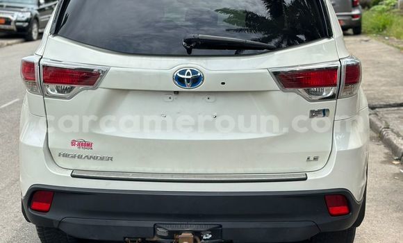 Sayi Na hannu Toyota Highlander White Mota in Douala a Ƙasar Kamaru Sayi Na hannu Toyota Highlander White Mota in Douala a Ƙasar Kamaru