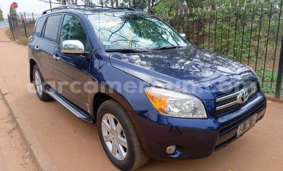 Sayi Na hannu Toyota RAV4 Blue Mota in Yaounde a Babban Kamaru