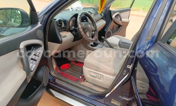 Sayi Na hannu Toyota RAV4 Blue Mota in Yaounde a Babban Kamaru Sayi Na hannu Toyota RAV4 Blue Mota in Yaounde a Babban Kamaru