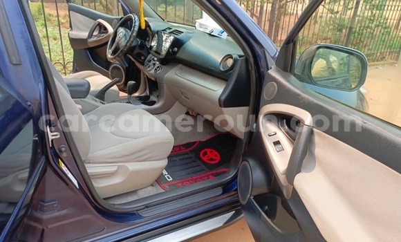 Sayi Na hannu Toyota RAV4 Blue Mota in Yaounde a Babban Kamaru Sayi Na hannu Toyota RAV4 Blue Mota in Yaounde a Babban Kamaru