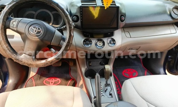 Sayi Na hannu Toyota RAV4 Blue Mota in Yaounde a Babban Kamaru Sayi Na hannu Toyota RAV4 Blue Mota in Yaounde a Babban Kamaru