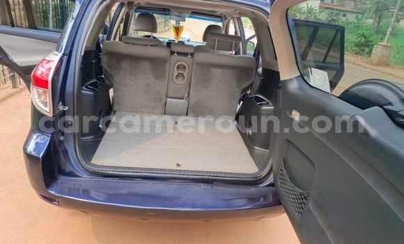 Sayi Na hannu Toyota RAV4 Blue Mota in Yaounde a Babban Kamaru Sayi Na hannu Toyota RAV4 Blue Mota in Yaounde a Babban Kamaru
