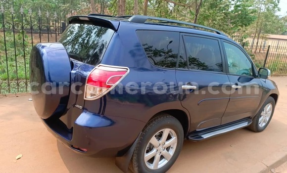 Sayi Na hannu Toyota RAV4 Blue Mota in Yaounde a Babban Kamaru Sayi Na hannu Toyota RAV4 Blue Mota in Yaounde a Babban Kamaru
