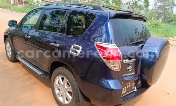 Sayi Na hannu Toyota RAV4 Blue Mota in Yaounde a Babban Kamaru Sayi Na hannu Toyota RAV4 Blue Mota in Yaounde a Babban Kamaru