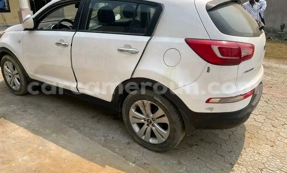 Buy Used Kia Sportage White Car in Douala in Littoral Cameroon Buy Used Kia Sportage White Car in Douala in Littoral Cameroon