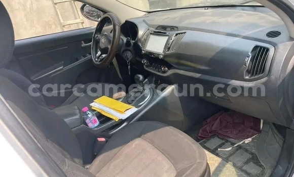 Buy Used Kia Sportage White Car in Douala in Littoral Cameroon Buy Used Kia Sportage White Car in Douala in Littoral Cameroon