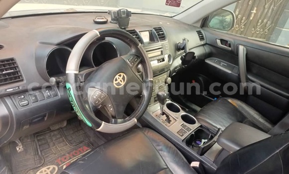 Buy Used Toyota Highlander Silver Car in Douala in Littoral Cameroon Buy Used Toyota Highlander Silver Car in Douala in Littoral Cameroon