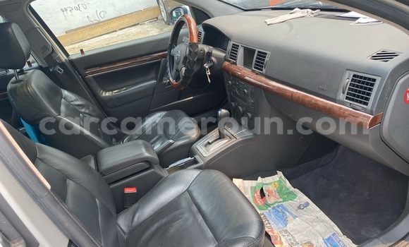 Sayi Imported Opel Vectra Azurfa Mota in Douala a Ƙasar Kamaru Sayi Imported Opel Vectra Azurfa Mota in Douala a Ƙasar Kamaru