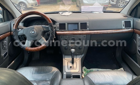 Sayi Imported Opel Vectra Azurfa Mota in Douala a Ƙasar Kamaru Sayi Imported Opel Vectra Azurfa Mota in Douala a Ƙasar Kamaru