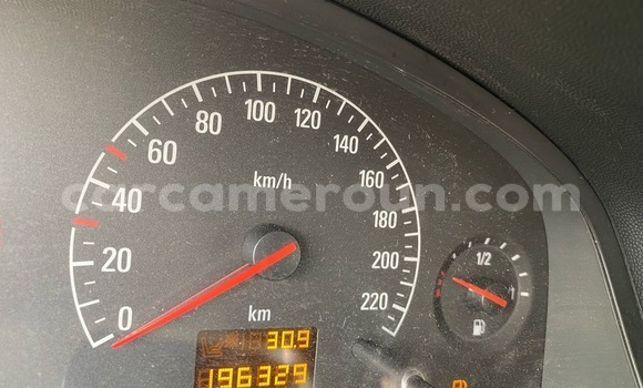 Sayi Imported Opel Vectra Azurfa Mota in Douala a Ƙasar Kamaru Sayi Imported Opel Vectra Azurfa Mota in Douala a Ƙasar Kamaru