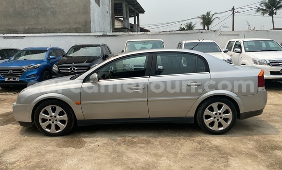 Sayi Imported Opel Vectra Azurfa Mota in Douala a Ƙasar Kamaru Sayi Imported Opel Vectra Azurfa Mota in Douala a Ƙasar Kamaru