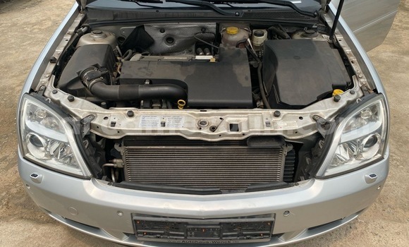 Sayi Imported Opel Vectra Azurfa Mota in Douala a Ƙasar Kamaru Sayi Imported Opel Vectra Azurfa Mota in Douala a Ƙasar Kamaru