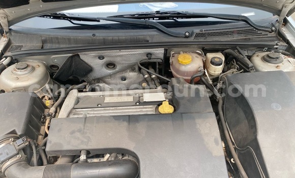 Sayi Imported Opel Vectra Azurfa Mota in Douala a Ƙasar Kamaru Sayi Imported Opel Vectra Azurfa Mota in Douala a Ƙasar Kamaru