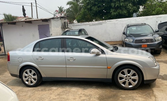 Sayi Imported Opel Vectra Azurfa Mota in Douala a Ƙasar Kamaru Sayi Imported Opel Vectra Azurfa Mota in Douala a Ƙasar Kamaru