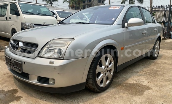 Sayi Imported Opel Vectra Azurfa Mota in Douala a Ƙasar Kamaru Sayi Imported Opel Vectra Azurfa Mota in Douala a Ƙasar Kamaru