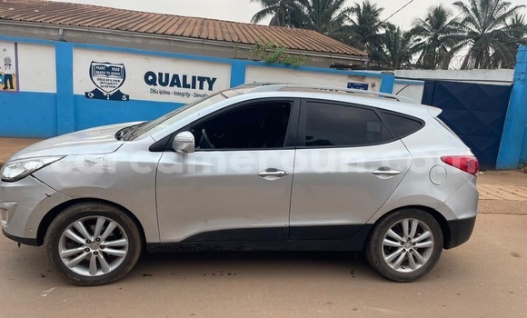 Sayi Na hannu Hyundai Tucson Azurfa Mota in Yaounde a Babban Kamaru Sayi Na hannu Hyundai Tucson Azurfa Mota in Yaounde a Babban Kamaru