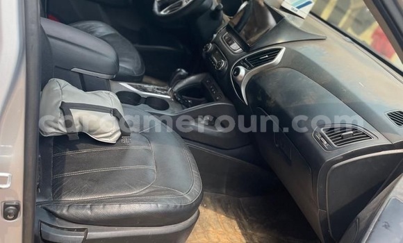 Sayi Na hannu Hyundai Tucson Azurfa Mota in Yaounde a Babban Kamaru Sayi Na hannu Hyundai Tucson Azurfa Mota in Yaounde a Babban Kamaru