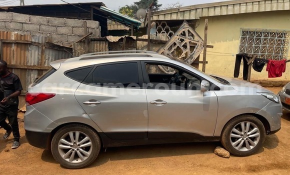 Sayi Na hannu Hyundai Tucson Azurfa Mota in Yaounde a Babban Kamaru Sayi Na hannu Hyundai Tucson Azurfa Mota in Yaounde a Babban Kamaru