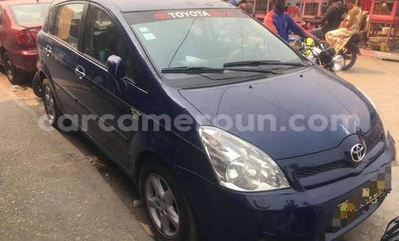 Buy New Toyota Corolla Verso Blue Car in Douala in Littoral Cameroon