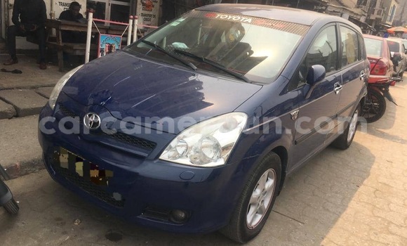 Sayi Sabo Toyota Corolla Verso Blue Mota in Douala a Ƙasar Kamaru Sayi Sabo Toyota Corolla Verso Blue Mota in Douala a Ƙasar Kamaru