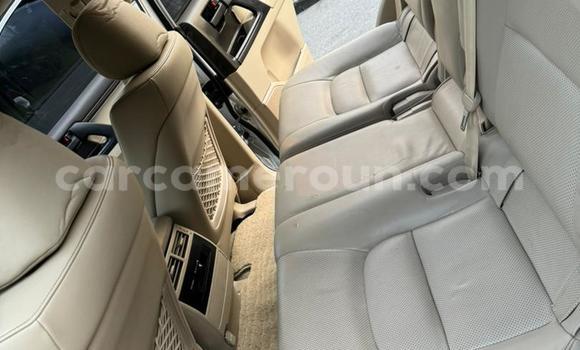 Sayi Imported Toyota Land Cruiser Azurfa Mota in Douala a Ƙasar Kamaru Sayi Imported Toyota Land Cruiser Azurfa Mota in Douala a Ƙasar Kamaru
