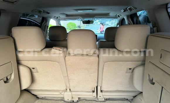 Sayi Imported Toyota Land Cruiser Azurfa Mota in Douala a Ƙasar Kamaru Sayi Imported Toyota Land Cruiser Azurfa Mota in Douala a Ƙasar Kamaru