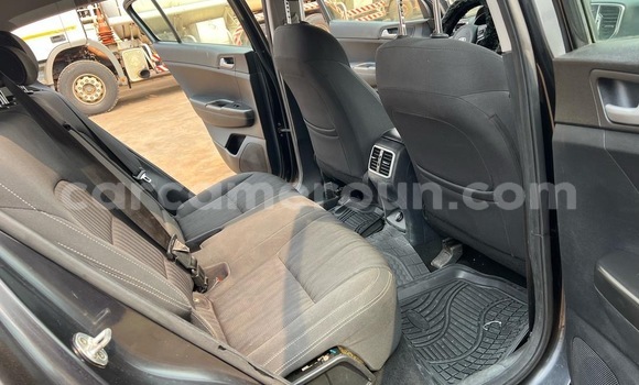 Sayi Na hannu Kia Sportage Black Mota in Yaounde a Babban Kamaru Sayi Na hannu Kia Sportage Black Mota in Yaounde a Babban Kamaru