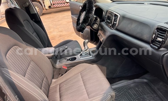 Sayi Na hannu Kia Sportage Black Mota in Yaounde a Babban Kamaru Sayi Na hannu Kia Sportage Black Mota in Yaounde a Babban Kamaru
