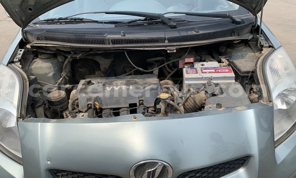 Sayi Na hannu Toyota Yaris Blue Mota in Douala a Ƙasar Kamaru Sayi Na hannu Toyota Yaris Blue Mota in Douala a Ƙasar Kamaru