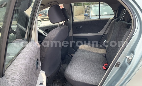 Sayi Na hannu Toyota Yaris Blue Mota in Douala a Ƙasar Kamaru Sayi Na hannu Toyota Yaris Blue Mota in Douala a Ƙasar Kamaru