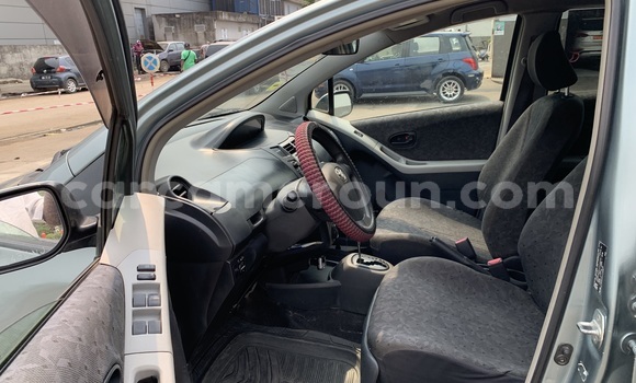 Sayi Na hannu Toyota Yaris Blue Mota in Douala a Ƙasar Kamaru Sayi Na hannu Toyota Yaris Blue Mota in Douala a Ƙasar Kamaru