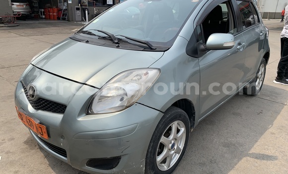 Sayi Na hannu Toyota Yaris Blue Mota in Douala a Ƙasar Kamaru Sayi Na hannu Toyota Yaris Blue Mota in Douala a Ƙasar Kamaru