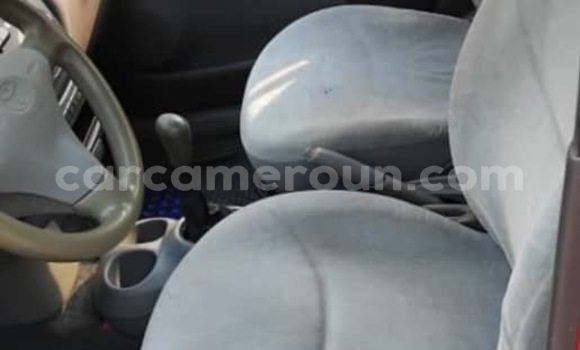 Sayi Na hannu Toyota Yaris Red Mota in Douala a Ƙasar Kamaru Sayi Na hannu Toyota Yaris Red Mota in Douala a Ƙasar Kamaru