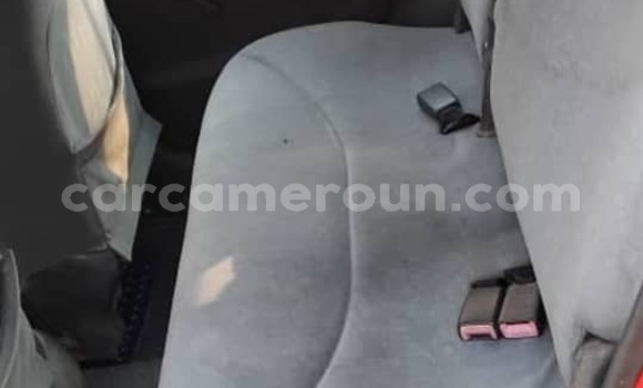 Sayi Na hannu Toyota Yaris Red Mota in Douala a Ƙasar Kamaru Sayi Na hannu Toyota Yaris Red Mota in Douala a Ƙasar Kamaru