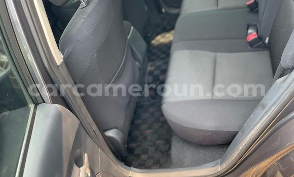 Sayi Na hannu Toyota Auris Azurfa Mota in Douala a Ƙasar Kamaru Sayi Na hannu Toyota Auris Azurfa Mota in Douala a Ƙasar Kamaru