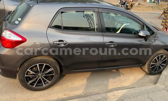 Sayi Na hannu Toyota Auris Azurfa Mota in Douala a Ƙasar Kamaru Sayi Na hannu Toyota Auris Azurfa Mota in Douala a Ƙasar Kamaru