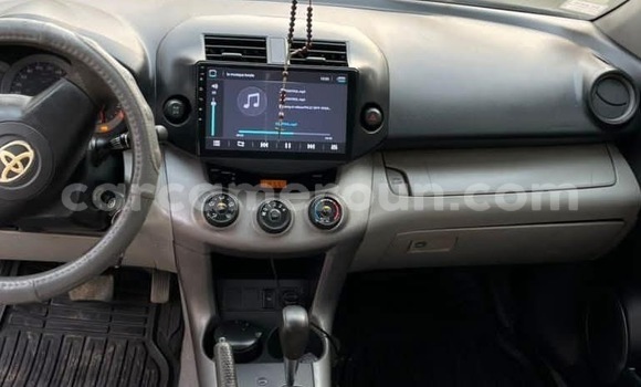 Sayi Na hannu Toyota RAV4 Black Mota in Douala a Ƙasar Kamaru Sayi Na hannu Toyota RAV4 Black Mota in Douala a Ƙasar Kamaru