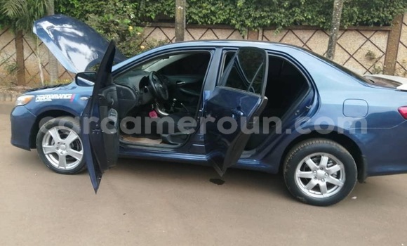Sayi Na hannu Toyota Corolla Blue Mota in Yaounde a Babban Kamaru Sayi Na hannu Toyota Corolla Blue Mota in Yaounde a Babban Kamaru