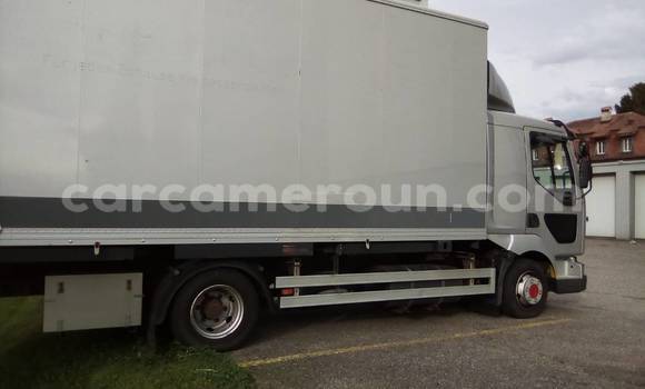 Sayi Na hannu Renault G300 Azurfa Babbar mota in Yaounde a Babban Kamaru