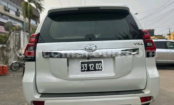 Sayi Imported Toyota Land Cruiser Prado White Mota in Douala a Ƙasar Kamaru Sayi Imported Toyota Land Cruiser Prado White Mota in Douala a Ƙasar Kamaru