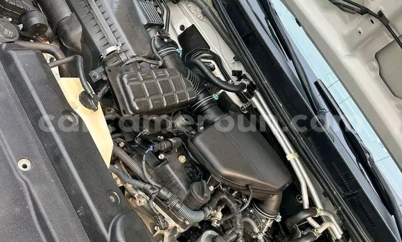 Sayi Imported Toyota Land Cruiser Prado White Mota in Douala a Ƙasar Kamaru Sayi Imported Toyota Land Cruiser Prado White Mota in Douala a Ƙasar Kamaru